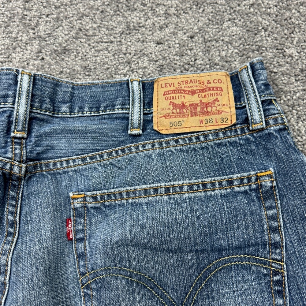 Levis Jeans Mens 38x32 Blue 505 Regular Fit Straight Leg Medium Wash Denim Work - Picture 6 of 10
